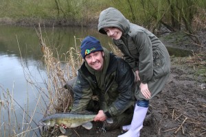 what type of monster would do this to his child? Only a poor angler would do this!!